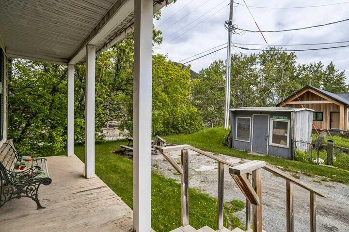 Property Photo:  5 Mt. Laurie Road  AB T0L 2C0 