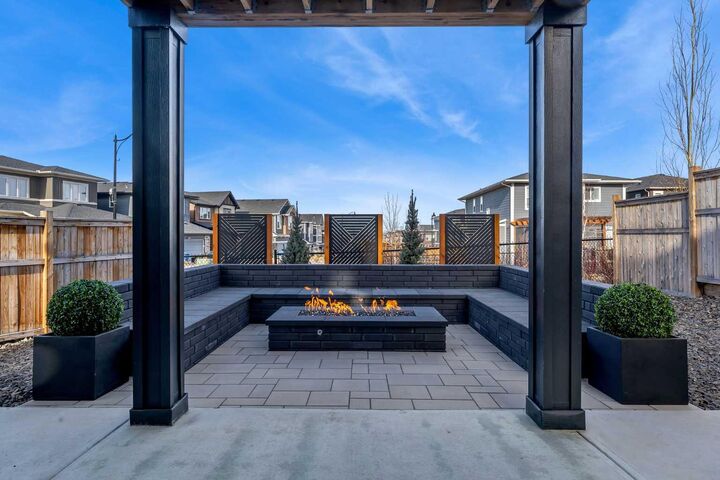Property Photo:  325 Crestmont Drive SW  AB T3B 6G9 