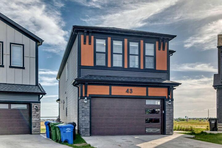Property Photo:  43 Homestead Close NE  AB T3J 2H2 