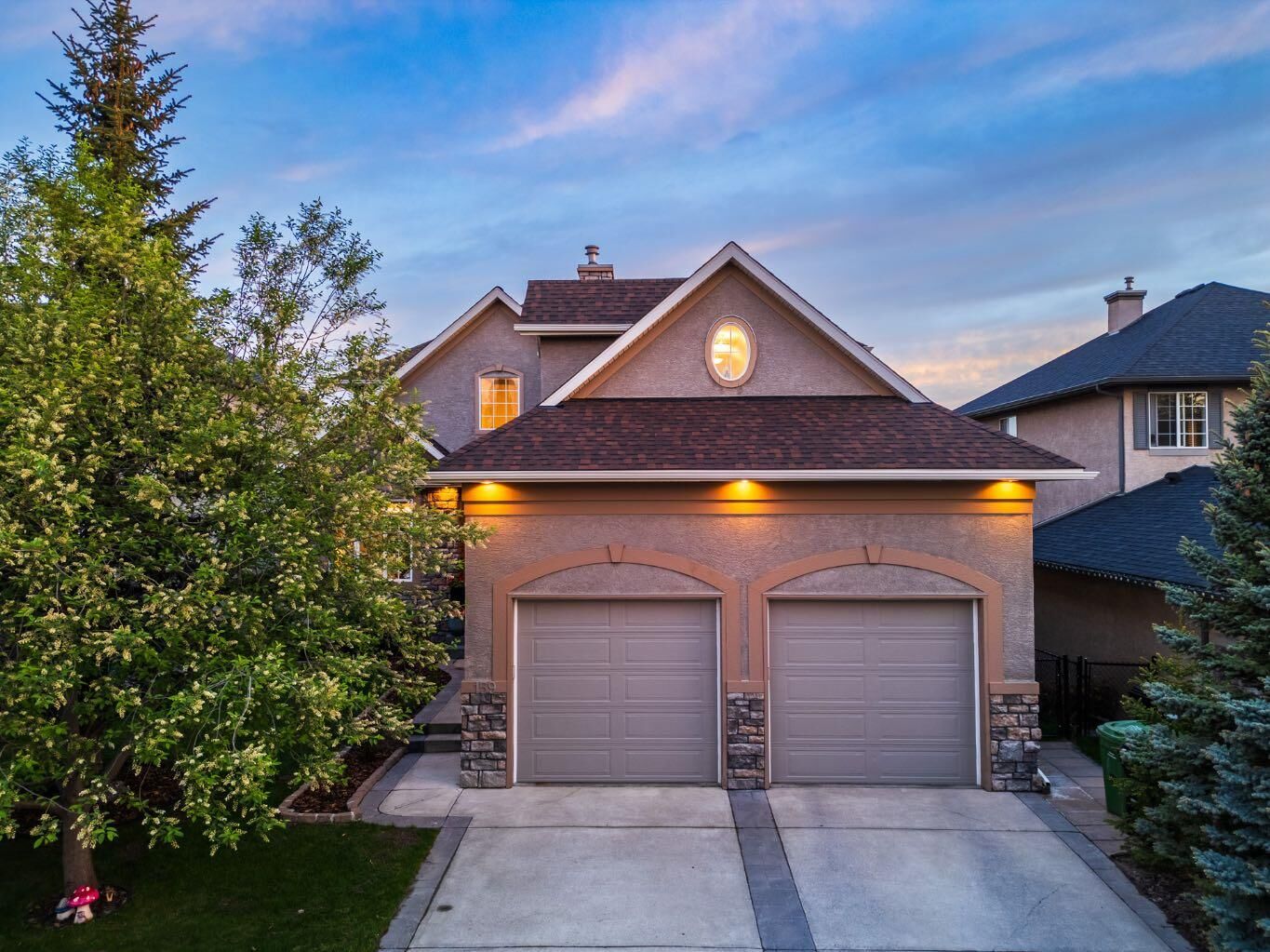 Property Photo:  159 Discovery Ridge Way SW  AB T3H 5G3 