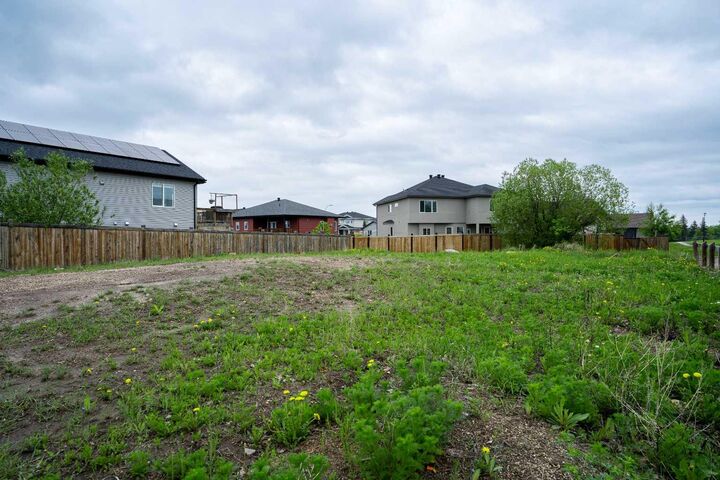 Property Photo:  212 Beacon Hill Drive  AB T9H 2P1 