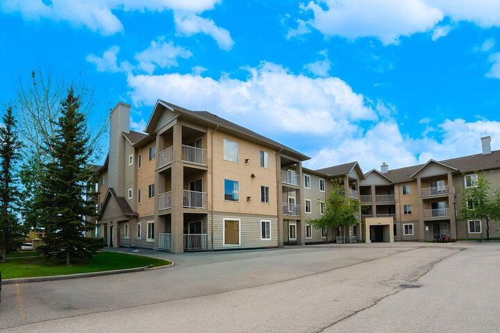 Property Photo: 1000 Citadel Meadow Point NW 214 AB T3G 5N5