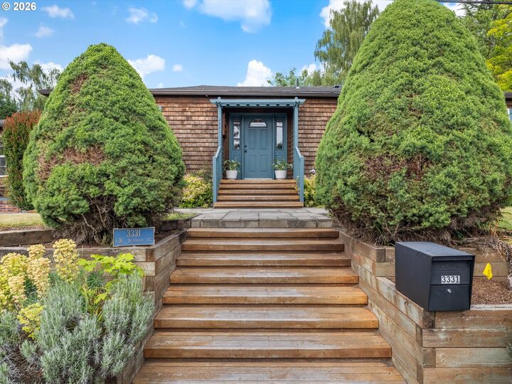 Property Photo:  3331 SW Seymour St  OR 97239 