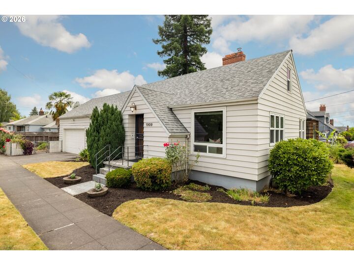 Property Photo: 1909 N Bryant St OR 97217