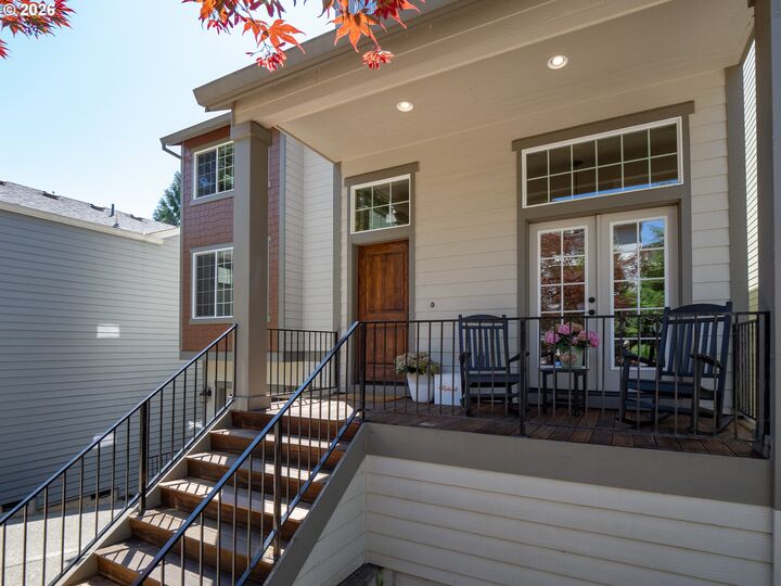 Property Photo:  3526 SW Arnold St  OR 97219 