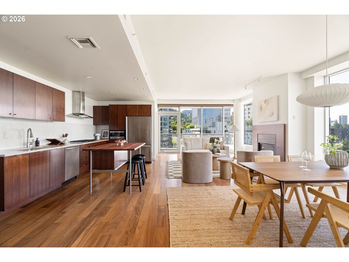 Property Photo: 836 S Curry St 708 OR 97239