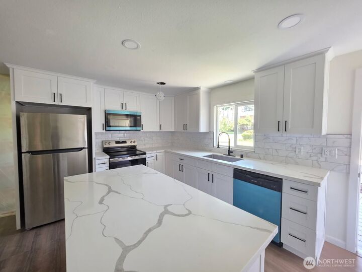 Property Photo: 17843 110th Avenue SE WA 98055