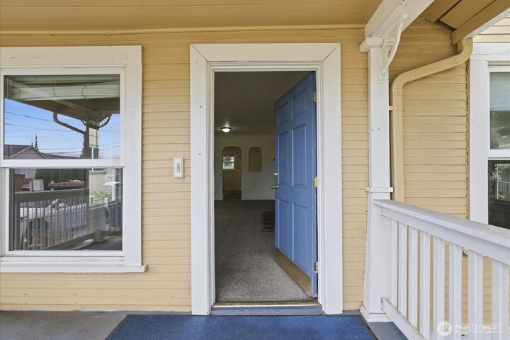 Property Photo:  10035  17th Avenue SW  WA 98146 