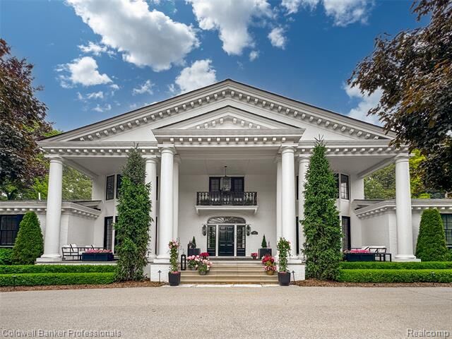 Property Photo: 477 Dunston Road MI 48304