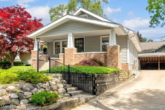 Property Photo:  325 Parkdale Avenue  MI 48307 