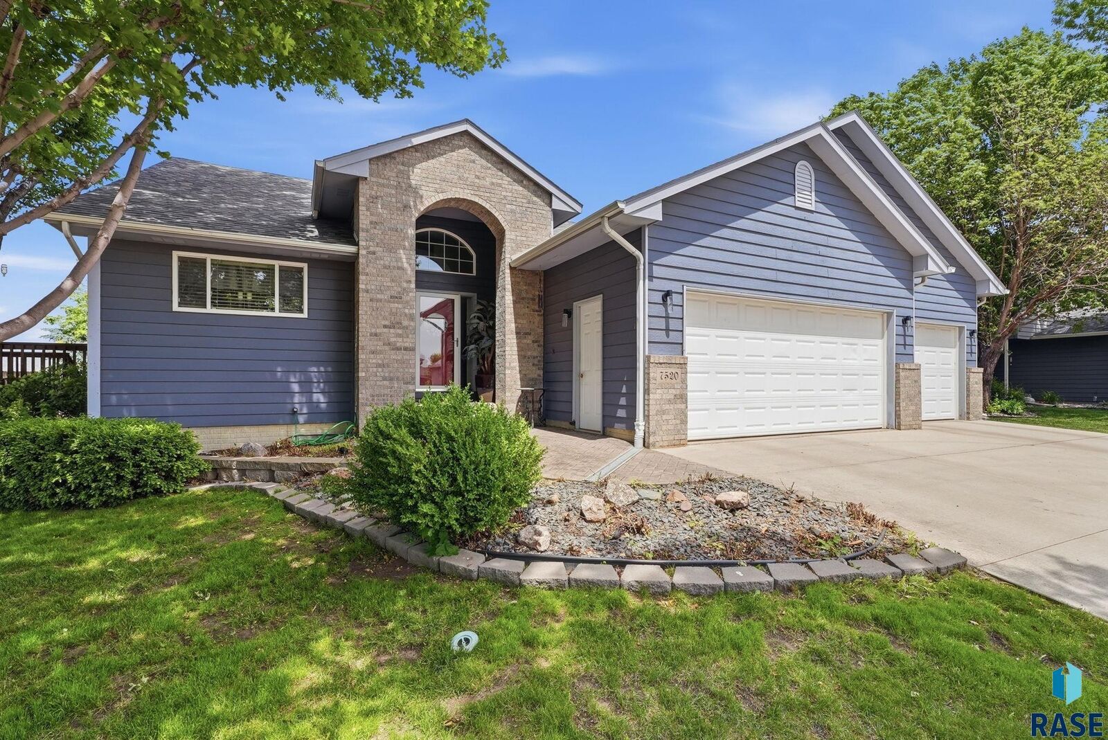 Property Photo: 7520 W Legacy St SD 57106