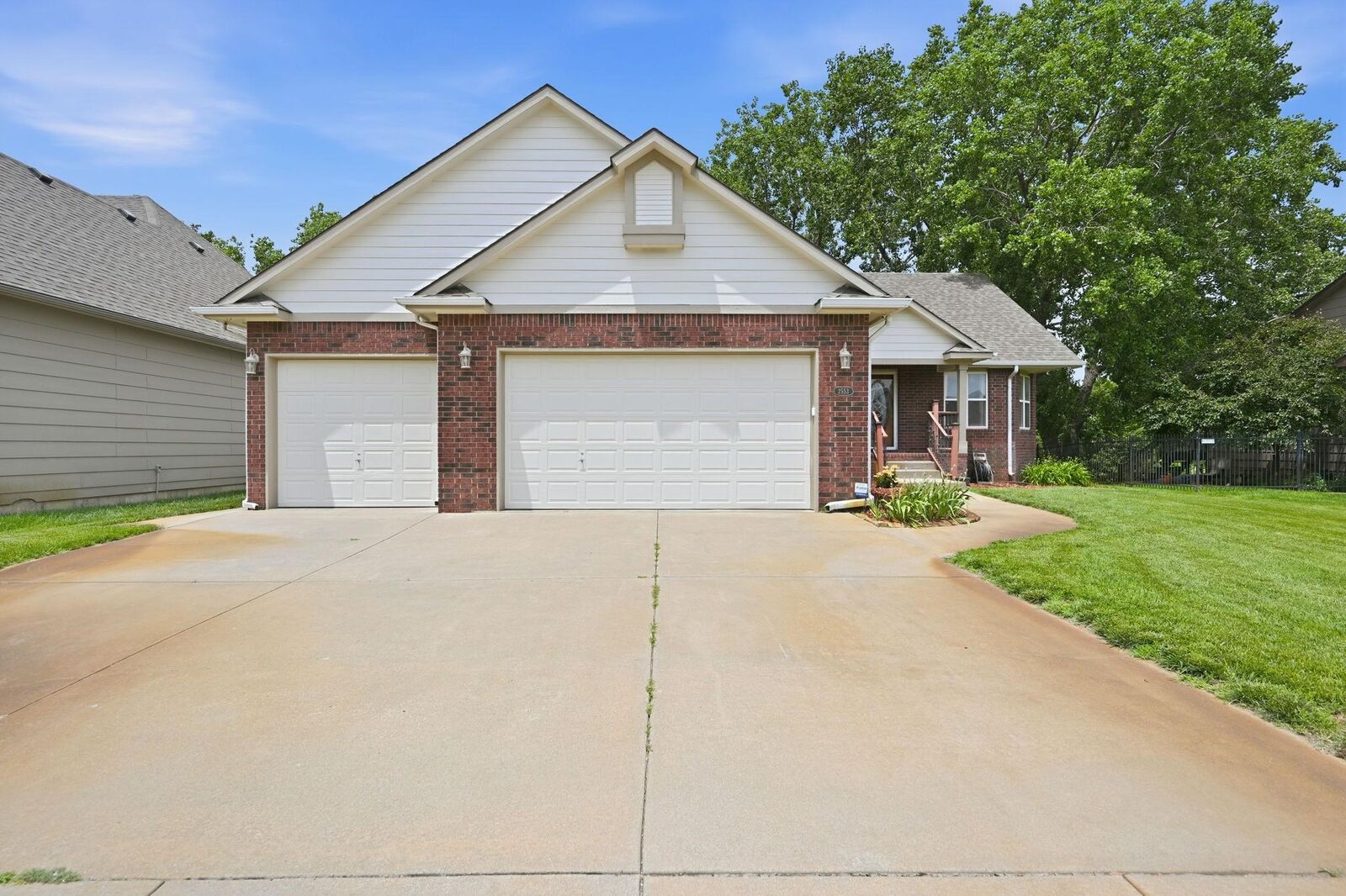 Property Photo: 2553 N Hazelwood St KS 67205