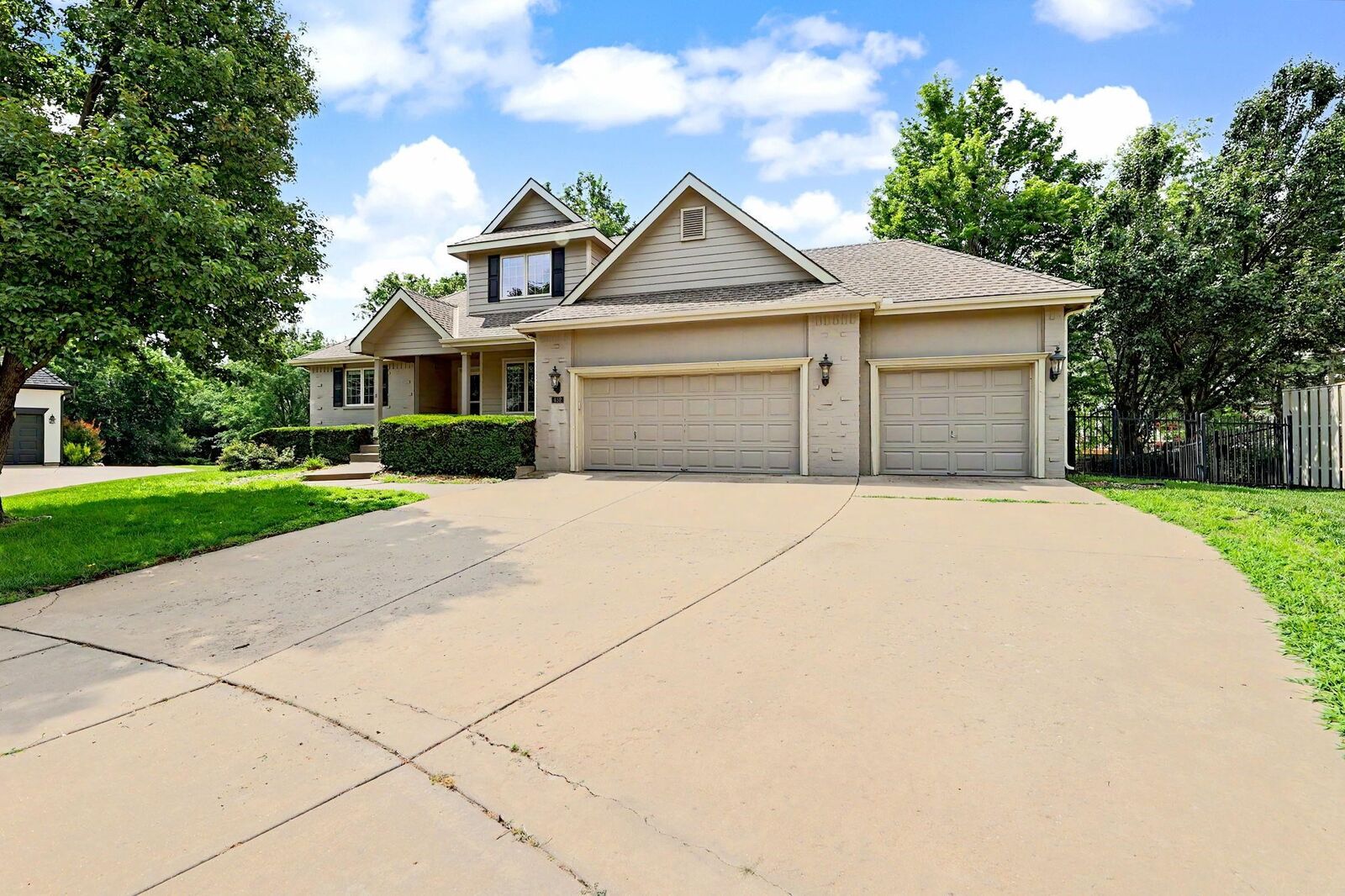 Property Photo:  432 N Bridgefield  KS 67230 