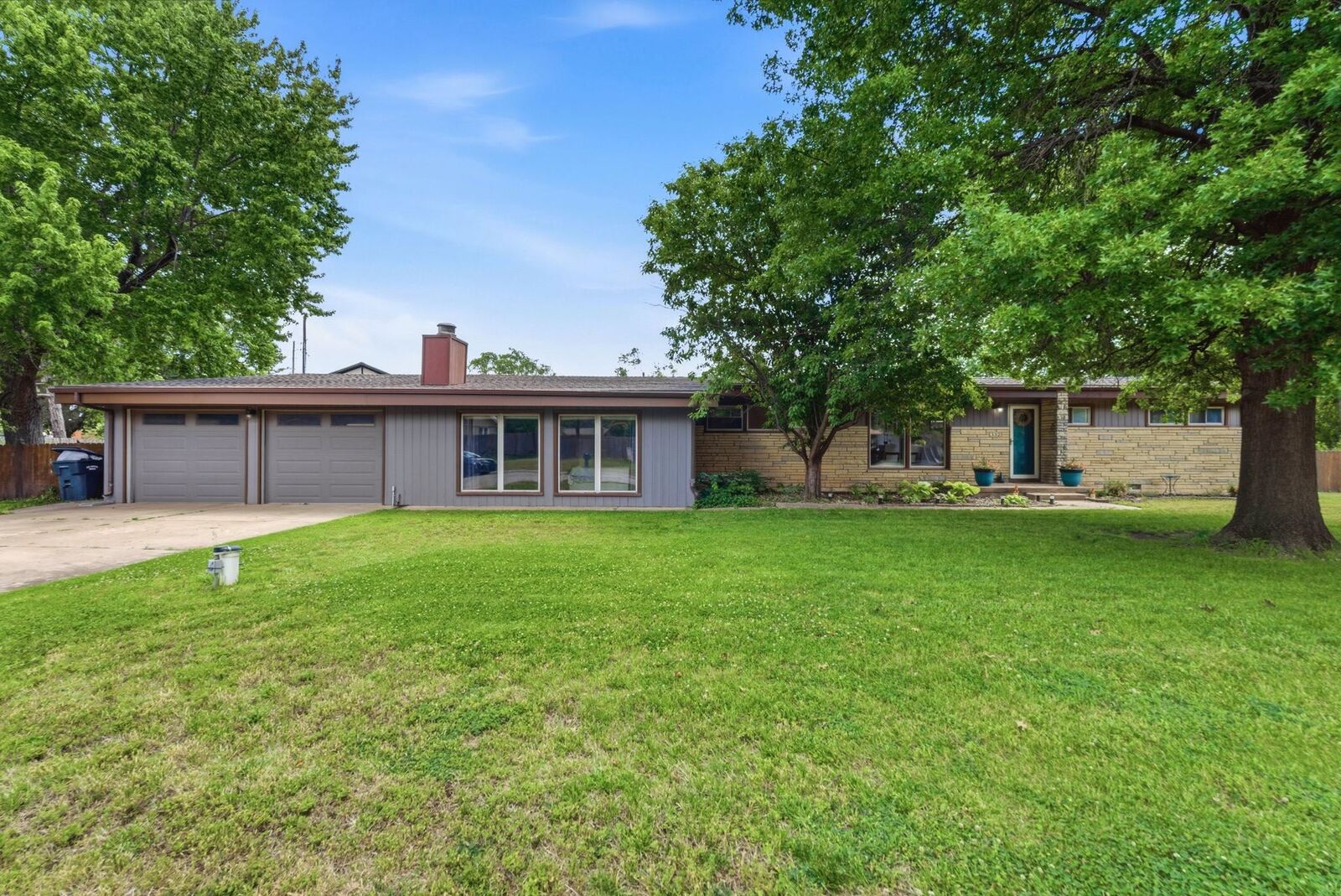 Property Photo:  352 S Floyd St  KS 67209 