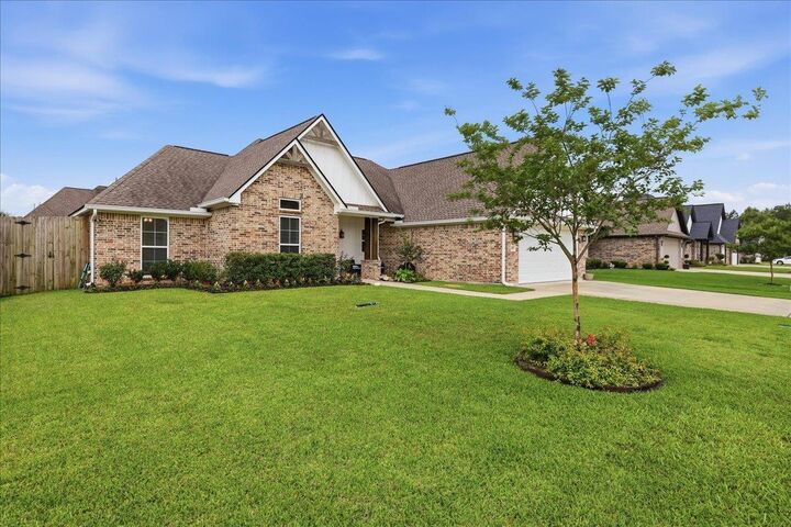 Property Photo:  105 Pindo Palm  TX 77657-1307 