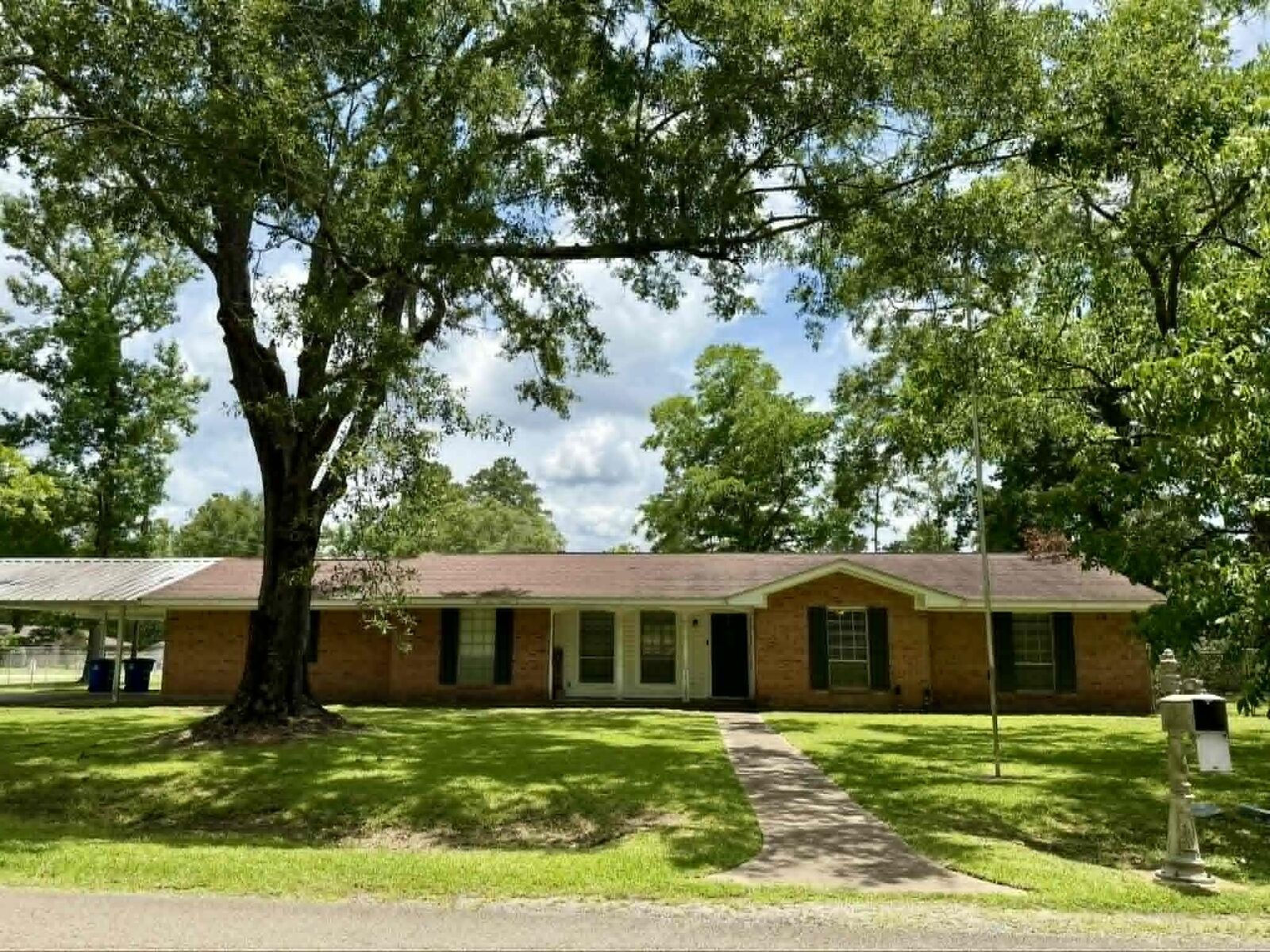 Property Photo:  115 Woodland Cir  TX 77625 