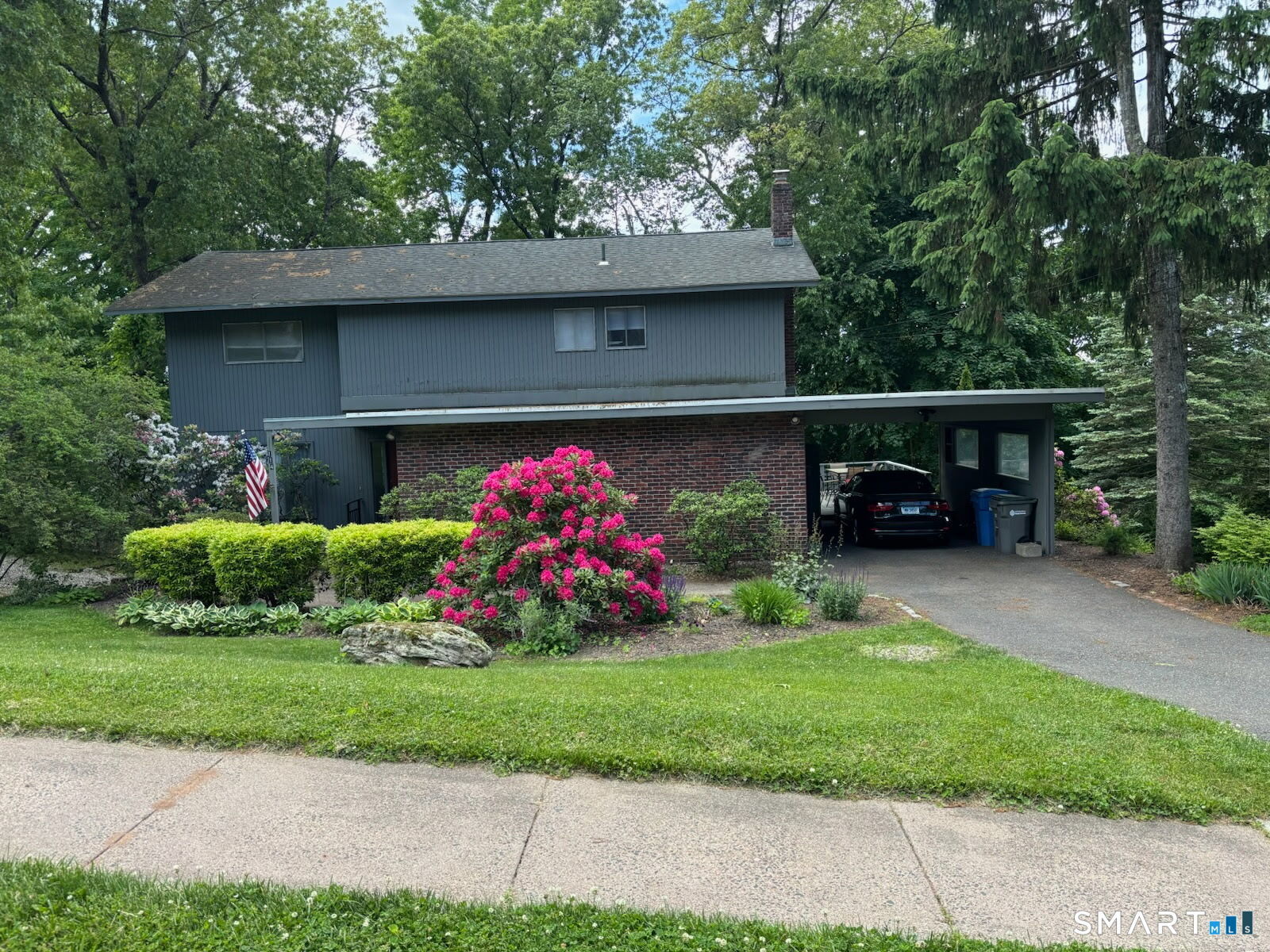 Property Photo: 114 Richmond Drive CT 06042