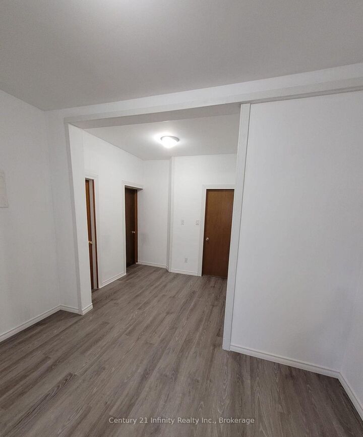 Property Photo: 555 Ritson Road S B ON L1H 5K6