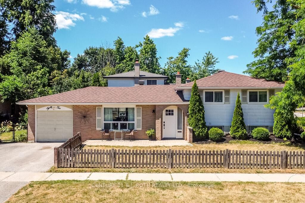 Property Photo: 32 Lonsdale Place ON L4M 4J1