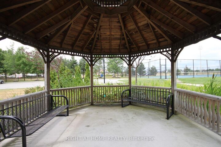 Property Photo: 2545 Erin Centre Boulevard 1211 ON L5M 6Z9