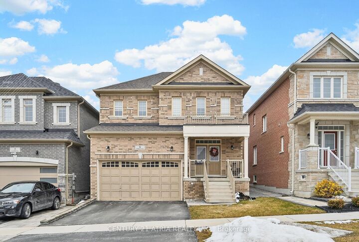 Property Photo: 8 Fallharvest Way ON L4A 4V8