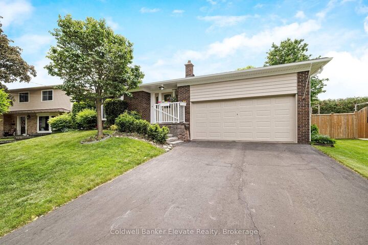Property Photo: 6 Metcalfe Court ON L7G 4N6