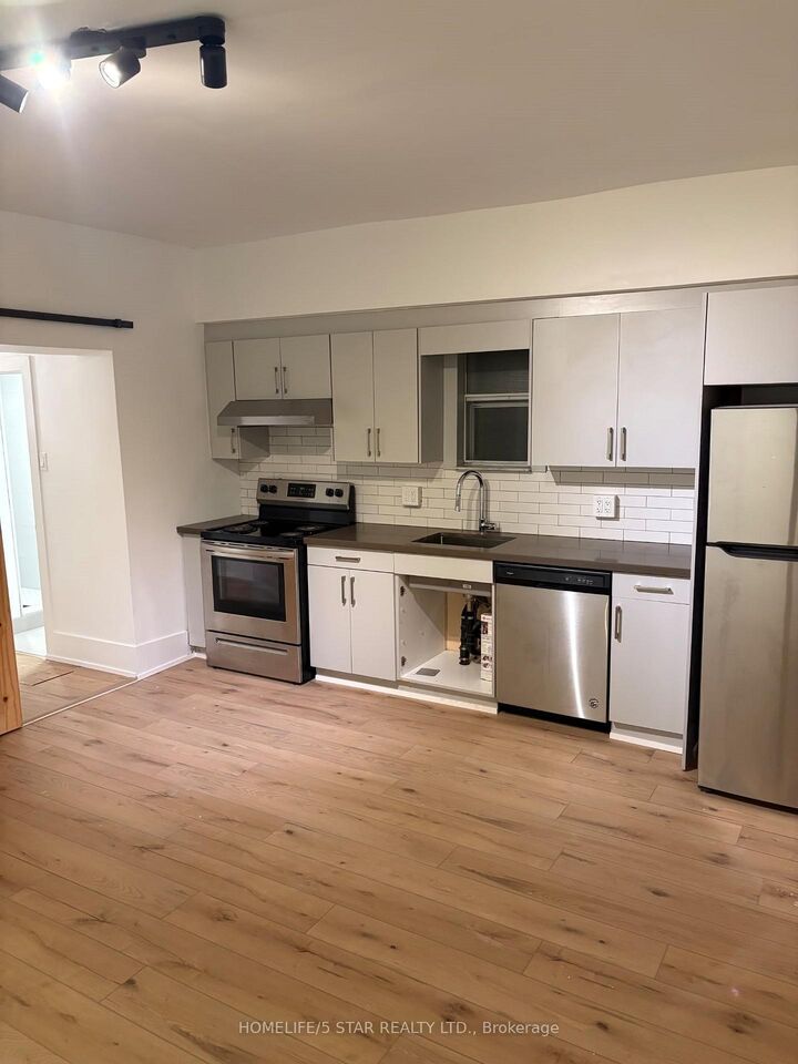 Property Photo: 225 Grace Street ON M6G 3A7