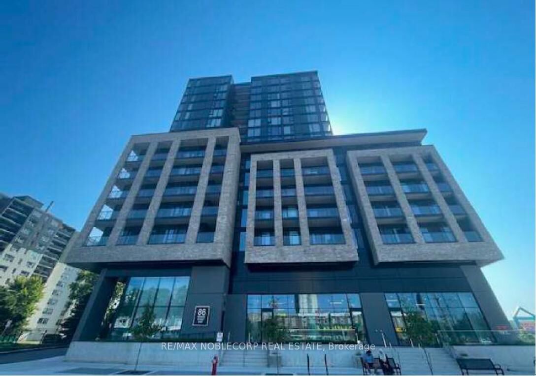 Property Photo: 86 Dundas Street E 1313 ON L5A 0B1