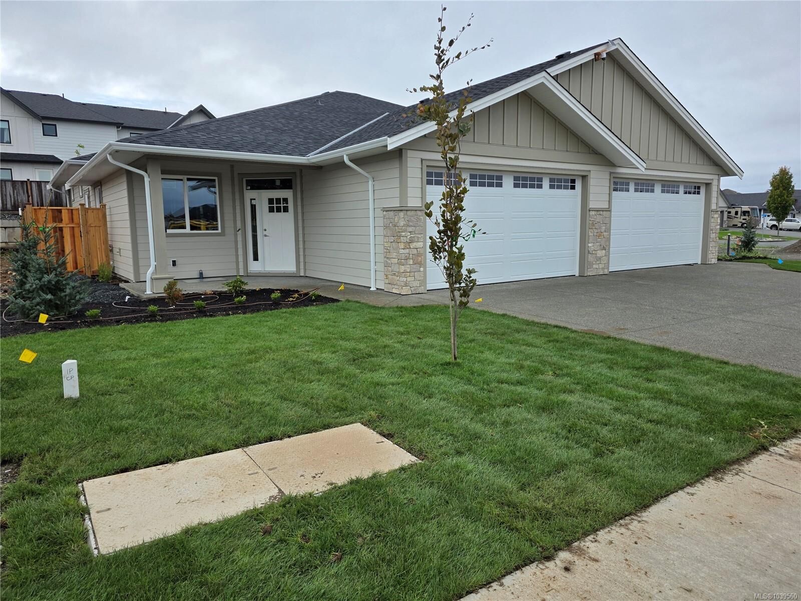 Property Photo:  343 Arizona Dr #4  BC V9H 0C6 