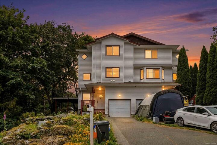 Property Photo:  1131 Donna Ave  BC V9B 2Z4 