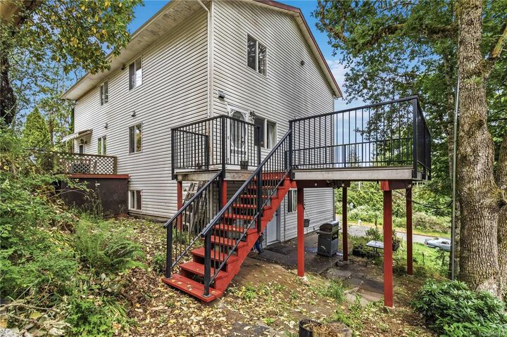 Property Photo:  1131 Donna Ave  BC V9B 2Z4 