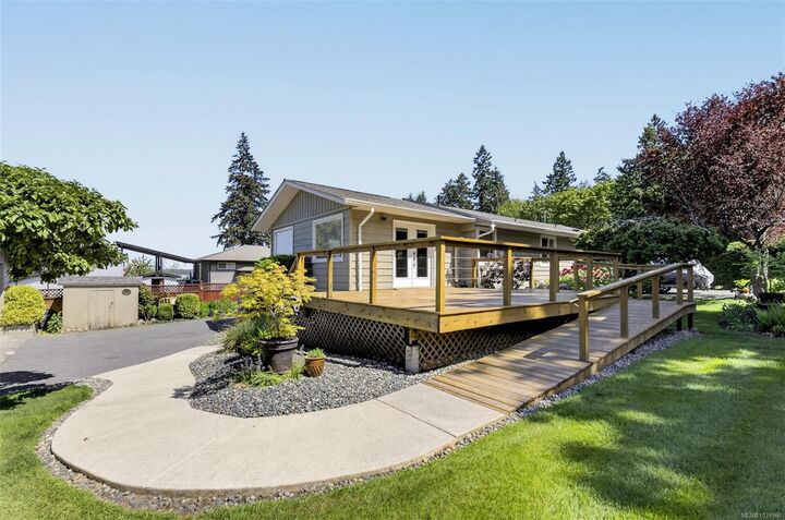 Property Photo:  3475 Seacloud Rd  BC V0R 1K2 