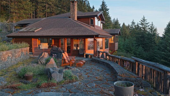 Property Photo: 378 Wright Rd BC V8K 2H8