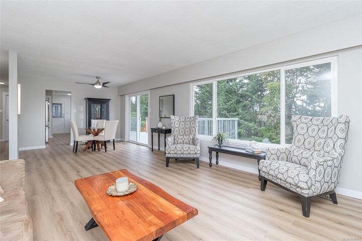 Property Photo: 125 Arbutus Cres BC V9G 1T8