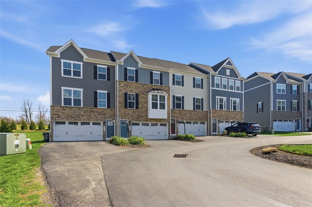 Property Photo:  7402 Chestnut Way  PA 15044 