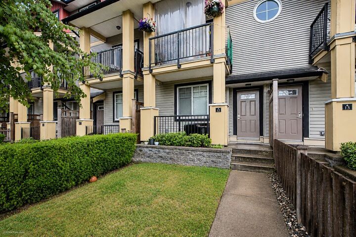 Photo de la propriété:  13886 62 Avenue 12  BC V3X 0G2 