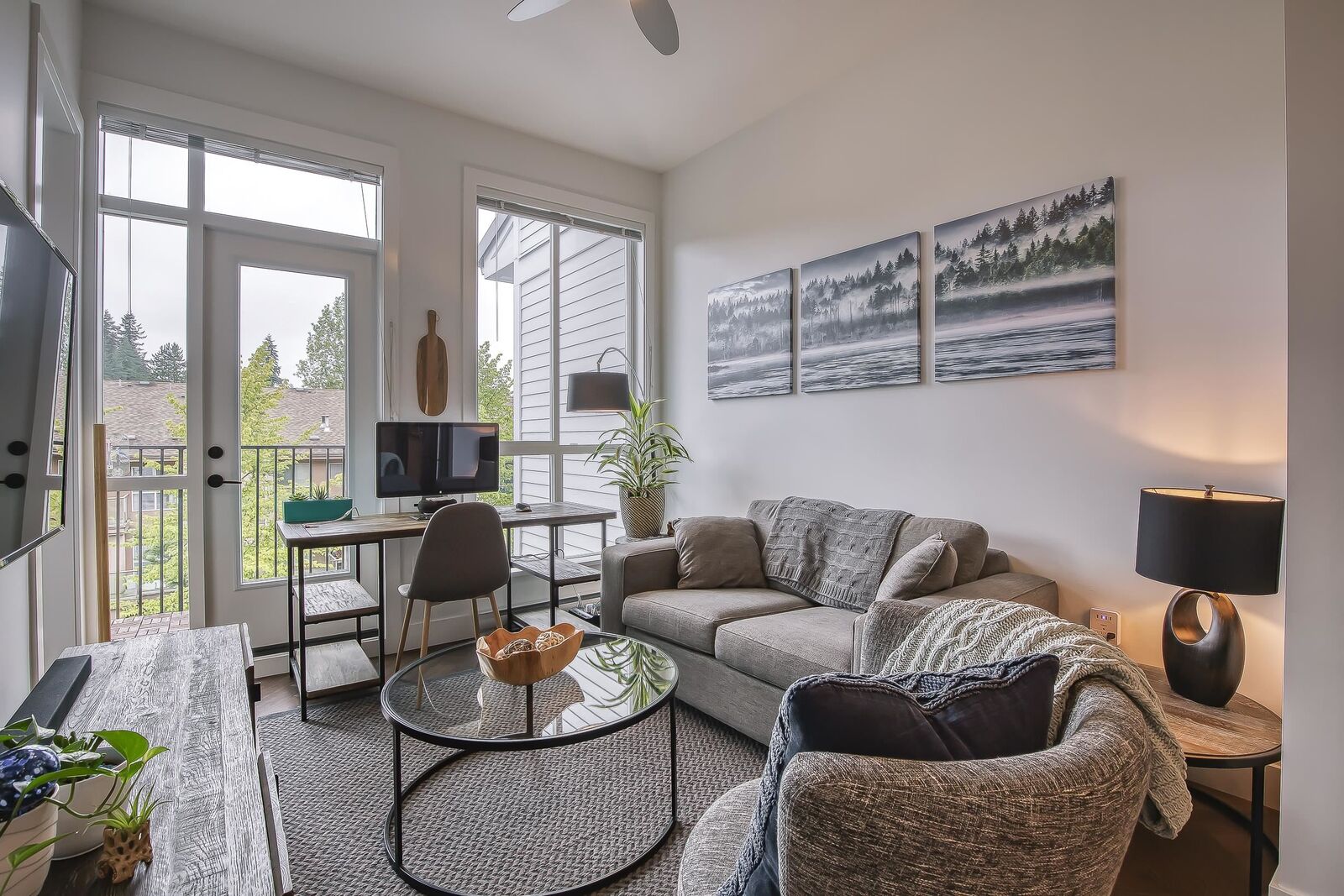 Property Photo: 14968 101A Avenue 406 BC V3R 0E8