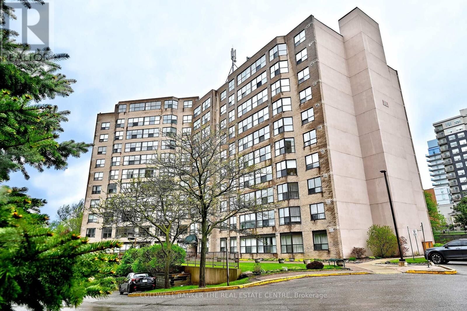 Property Photo: 250 Davis Drive 208 ON L3Y 7T7