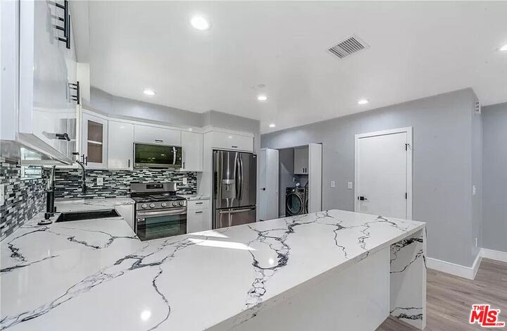 Property Photo:  1947 N Vista Del Mar Ave  CA 90068 