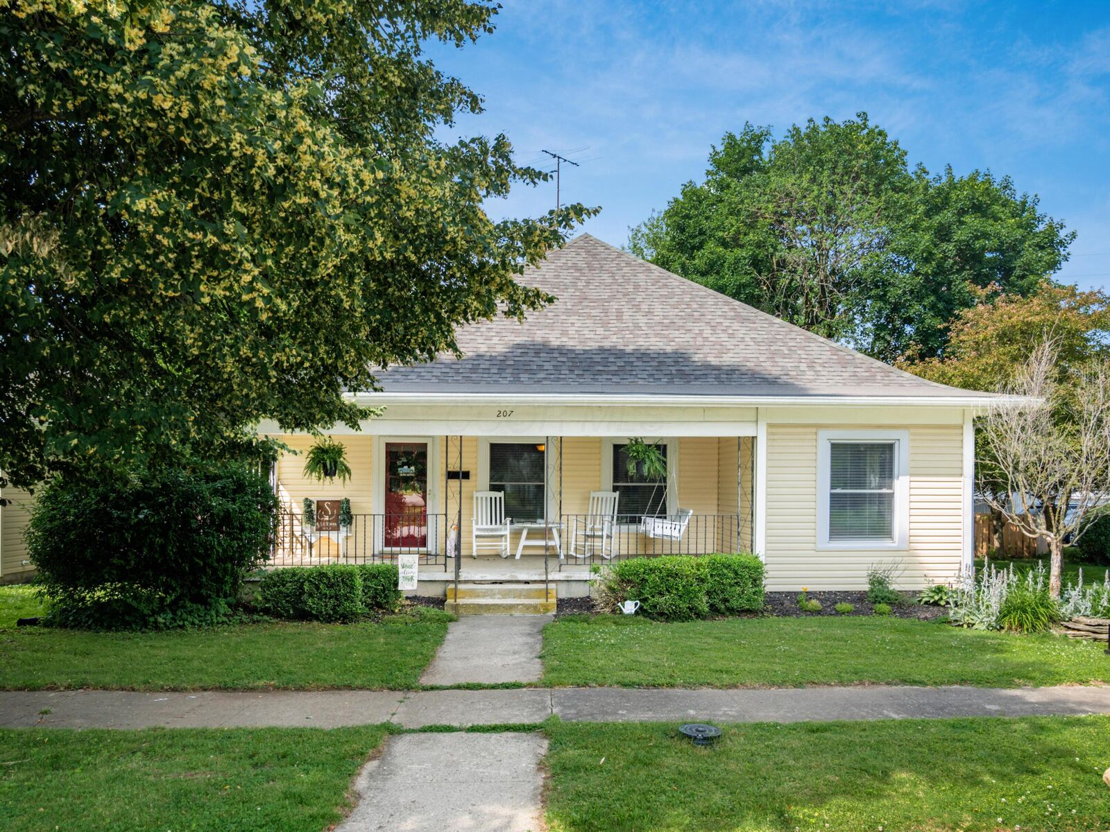 Property Photo: 207 N Oak Street OH 43140
