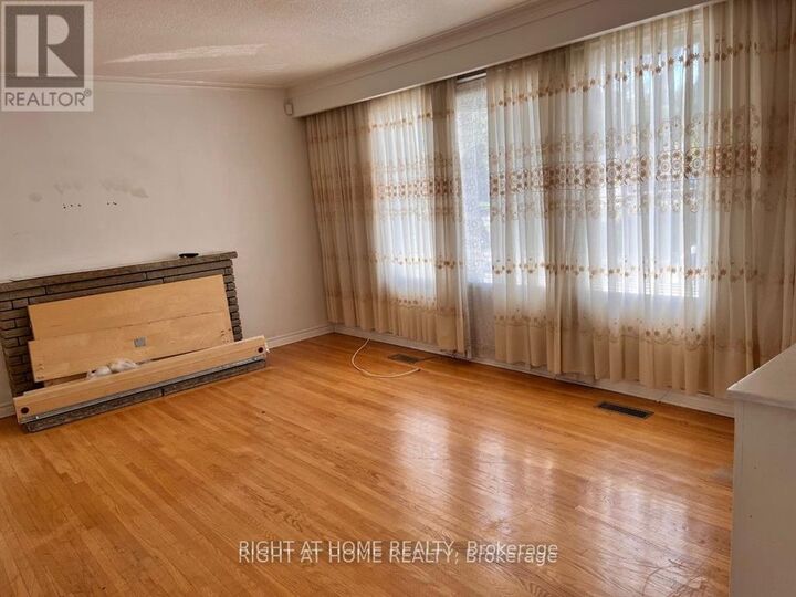 Property Photo:  10 Shenley Road  ON M1K 3V6 