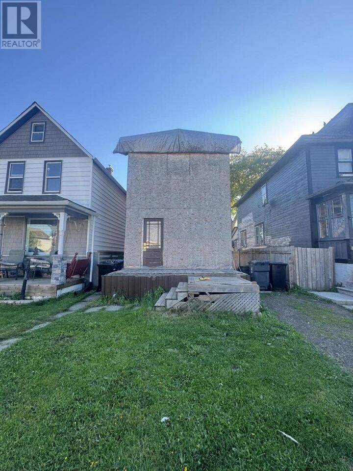 525 McIntosh St — photo 1