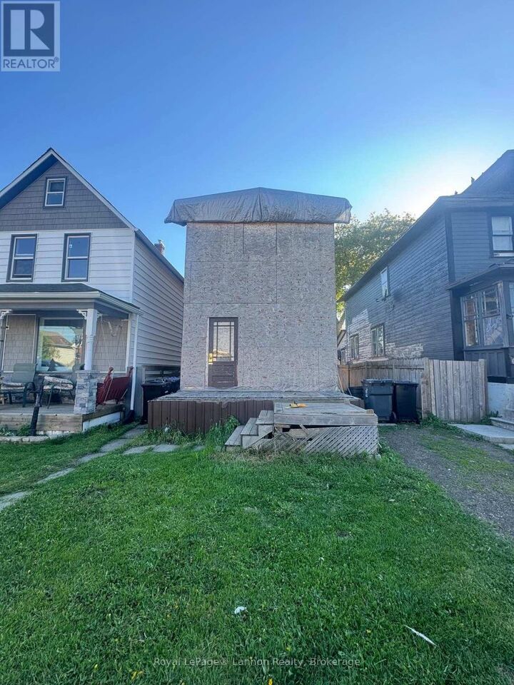 525 McIntosh Street — photo 1