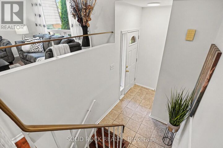 Property Photo:  11D Woodvale Green West D  ON K2G 4G9 