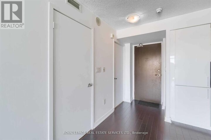 Property Photo:  25 Capreol Court 1105  ON M5V 3Z7 
