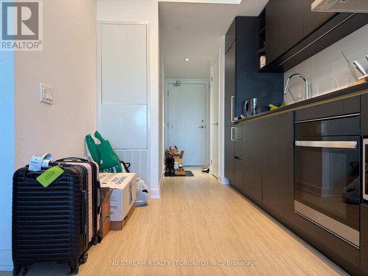 Property Photo:  8 Wellesley Street West 5010  ON M4Y 0J5 