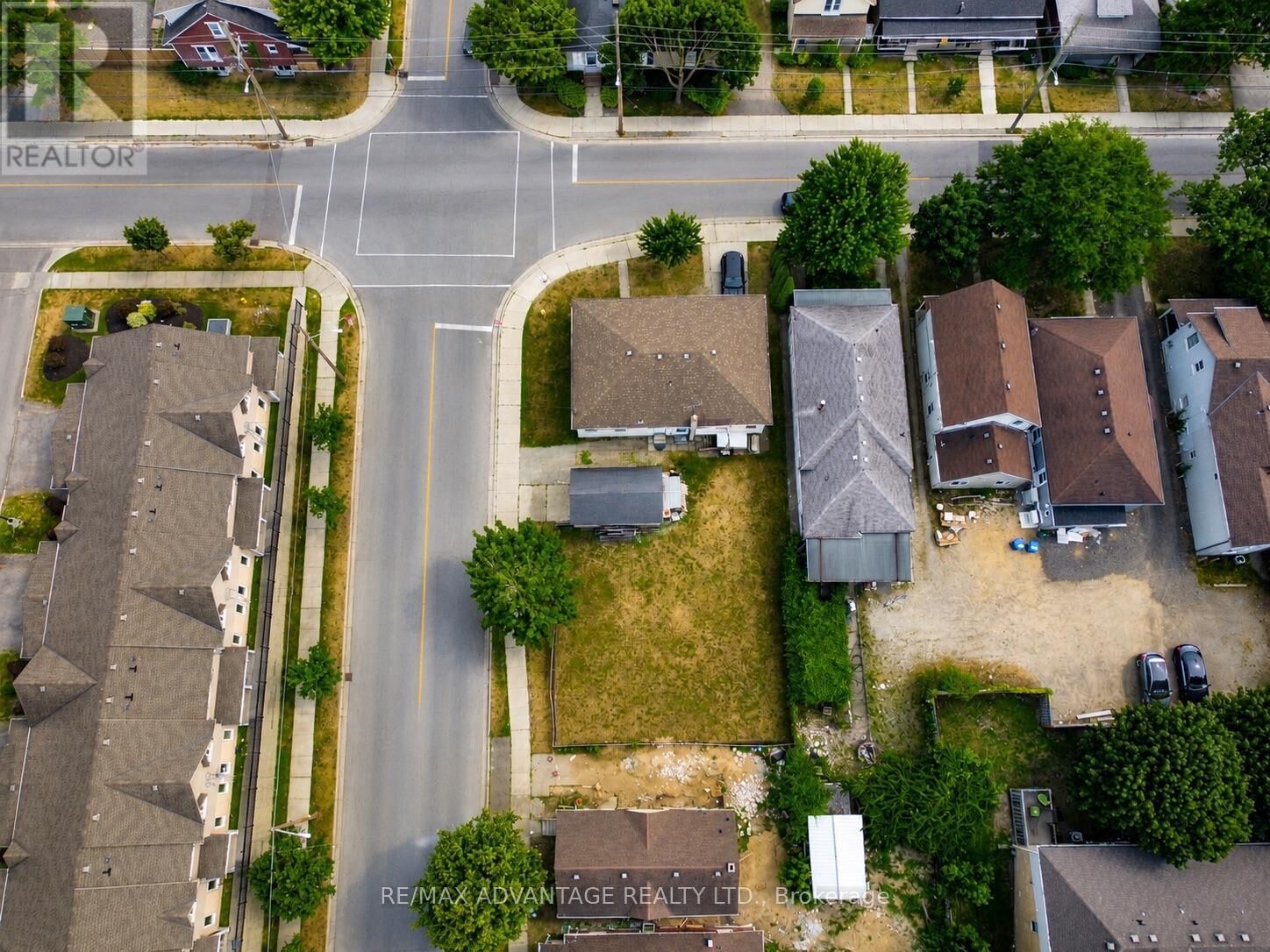 Property Photo:  162-164 Mill Street  ON N6A 1P6 