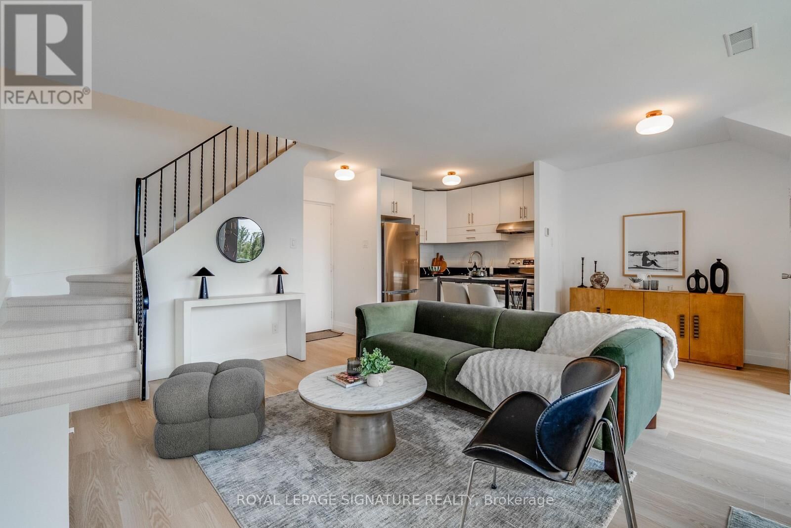 Property Photo: 2001 Bonnymede Drive 61 ON L5J 4H8