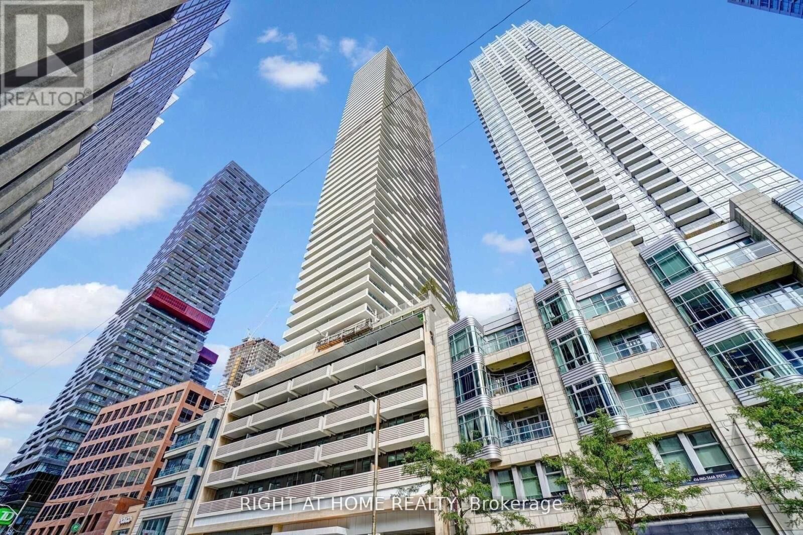 Property Photo: 2221 Yonge Street 3102 ON M4S 2B4