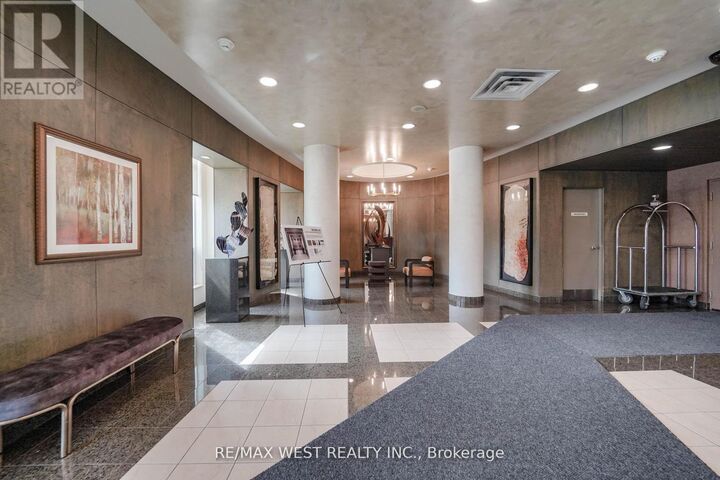 Property Photo: 188 Doris Avenue 1717 ON M2N 6Z5